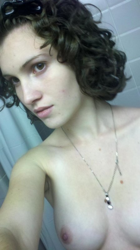 Частное фото голой девушки в домашней обстановке