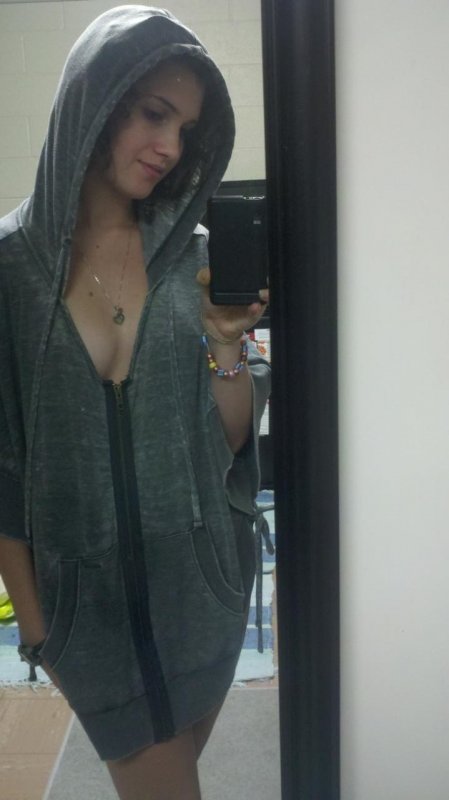 Частное фото голой девушки в домашней обстановке