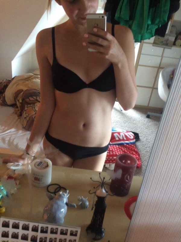 Фото голых девушек из домашнего архива