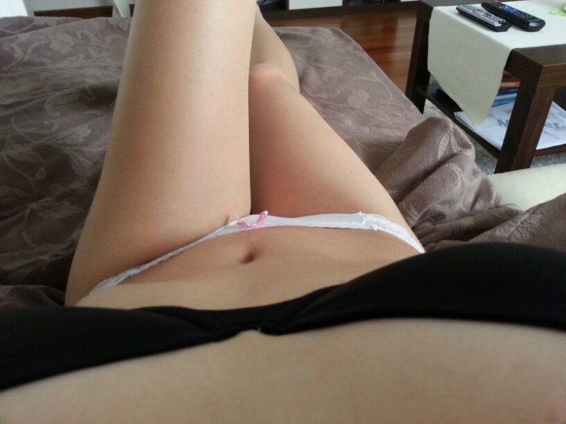 Девушка фотографирует себя голая в домашних условиях