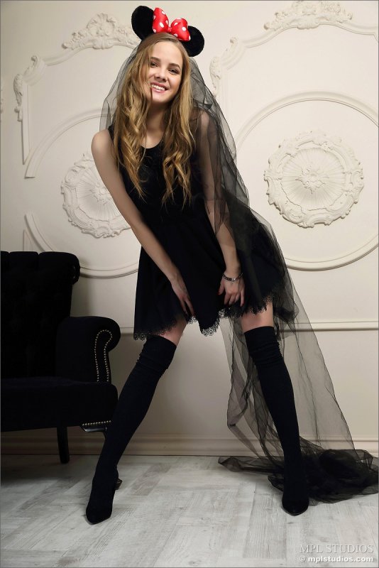 Горячий эро косплей стройной голой красотки