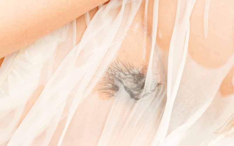 Зрелая обнаженная азиатка с большой натуральной грудью Зрелая обнаженная азиатка с большой натуральной грудью